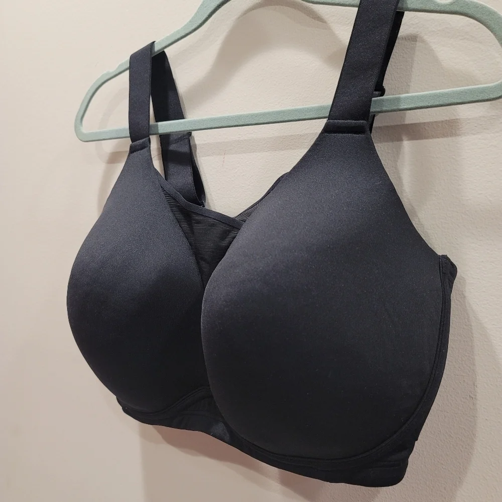 38H Black Livi Active Molded Bra No-wire Medium Impact Sport